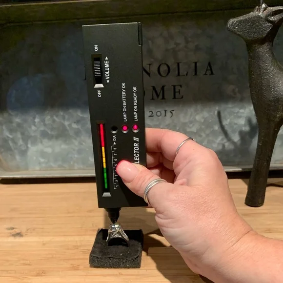 Natural white 5.5 cttw Moissanite stunning design ring!! - Picture 3 of 8